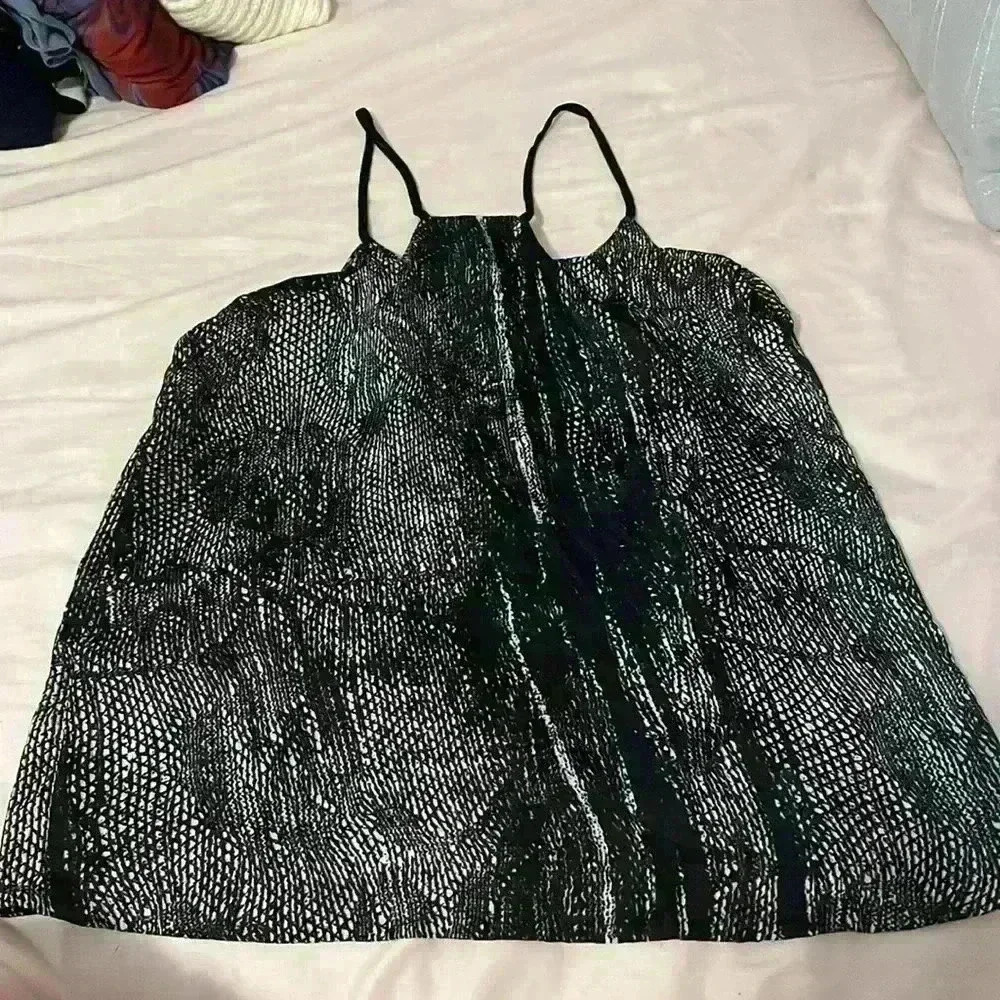 Black V-neck Blouse - Picture 2 of 3